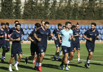 Medipol Başakşehir, Avusturya yolcusu