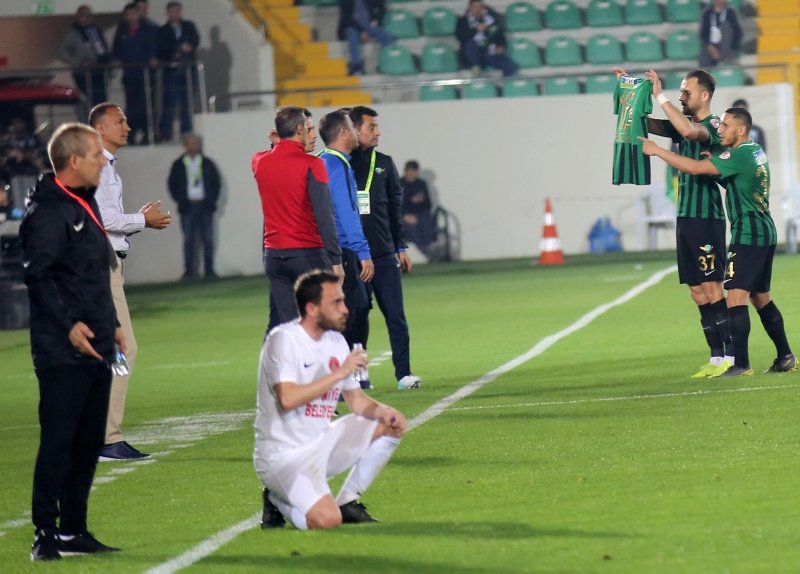 Akhisarspor - Ümraniyespor maçından kareler