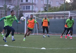 Alanyaspor günü çift idmanla tamamladı