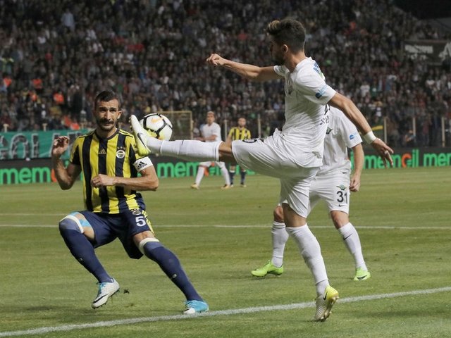 Fenerbahçe, Mehmet Topal ile yolları ayırıyor