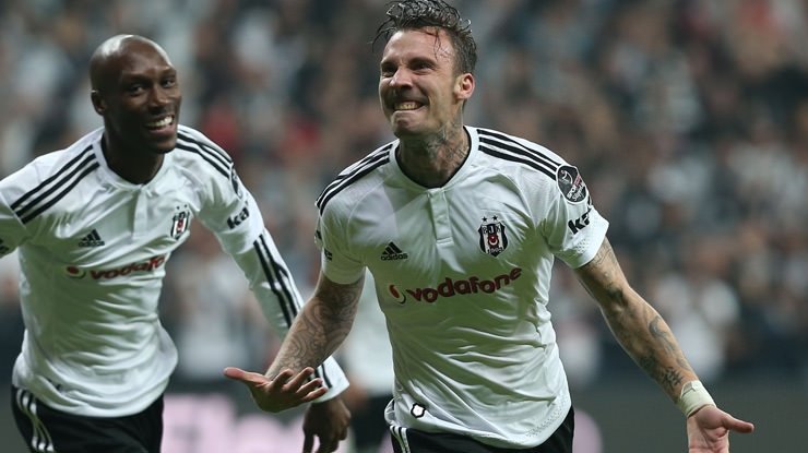 Beşiktaş’ta 4 ismin bileti kesildi
