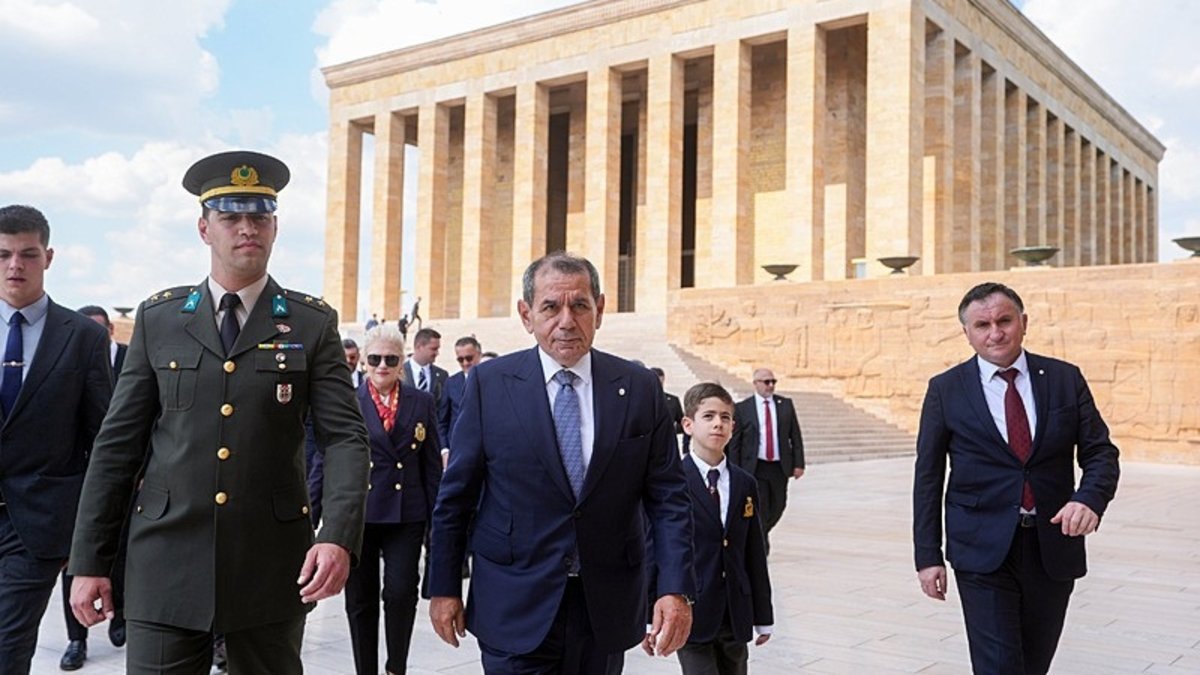 Galatasaray Başkanı Dursun Özbek'ten Anıtkabir'e ziyaret