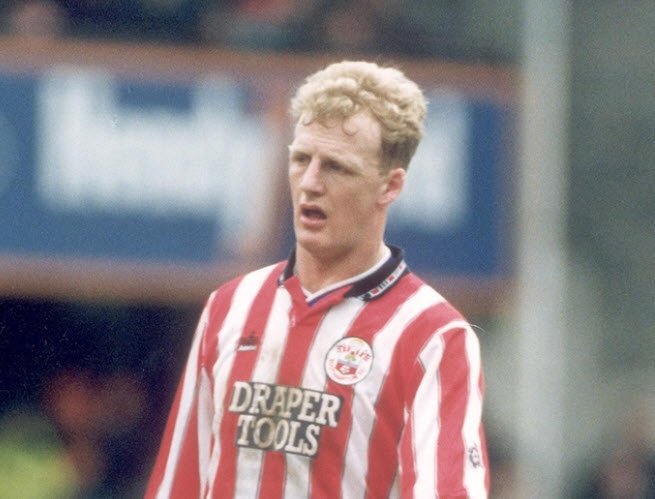 Adı Fenerbahçe ile anılan yıldız poker masasında yakalandı! Sosyal medya sallandı