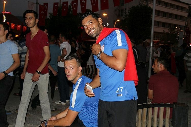 Andre Santos ağlayarak veda etti