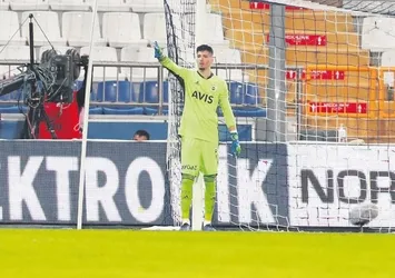 Altay Bayındır yere yatmadı!
