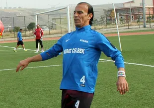 50 yaşında yeşil sahalara döndü