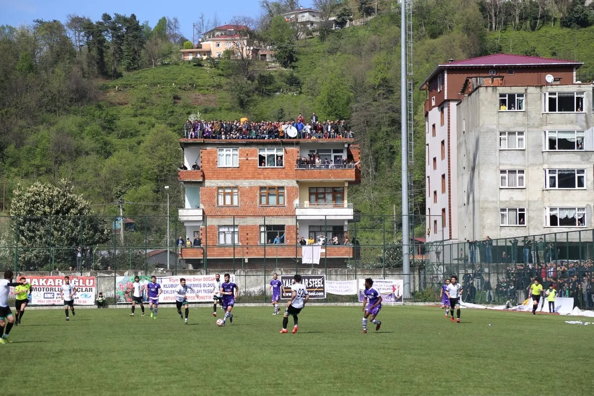 Taraftarlar maçı çatıdan izledi! - 1