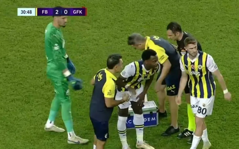 Fenerbahçe Gaziantep FK maçında Osayi Samuel sakatlandı! Oyuna devam edemedi - 2