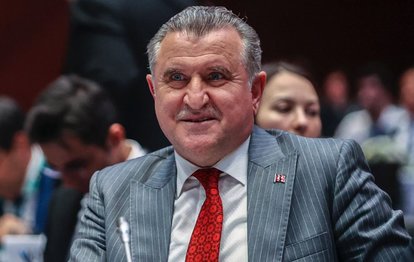 Gençlik ve Spor Bakanı Osman Aşkın Bak açıklamalarda bulundu! Dersimiz Futbol Projesi...