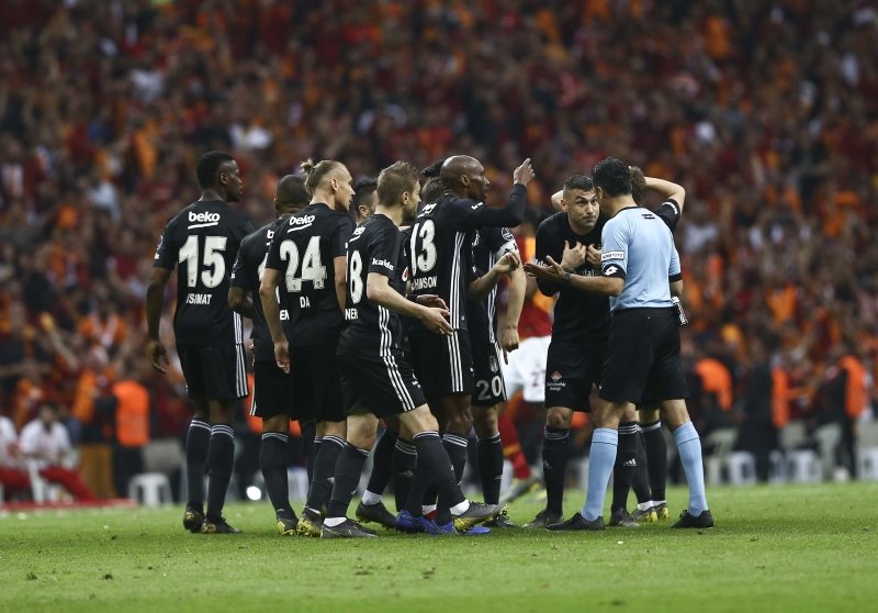 Galatasaray’dan Beşiktaş maçı sonrası ’şampiyonluk’ kutlaması! İşte o görüntüler