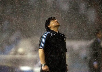 Futbol dünyası yasta! İşte Maradona için yapılan paylaşımlar
