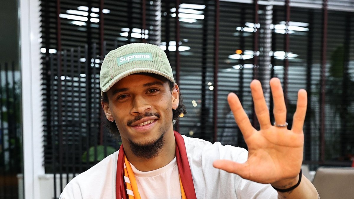 Galatasaray'ın yeni transferi Leroy Sane İstanbul'a geldi! İşte o görüntüler... Galatasaray'ın yeni transferi Leroy Sane İstanbul'a geldi! İşte o görüntüler...