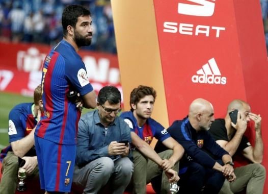 Arda Turan tek başına kaldı