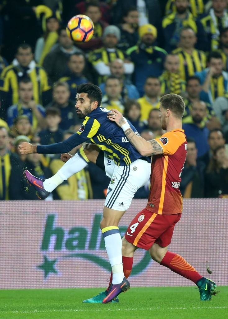 Fenerbahçe-Galatasaray karşılaşmasından kareler