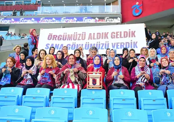 Örgüleriyle geldiler
