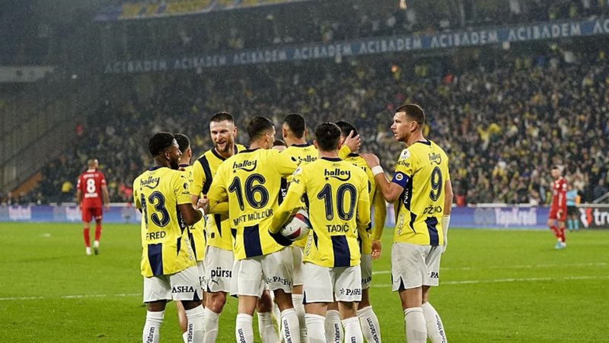 Spor yazarları Fenerbahçe-ONVO Antalyaspor maçı değerlendirdi! Spor yazarları Fenerbahçe-ONVO Antalyaspor maçı değerlendirdi!