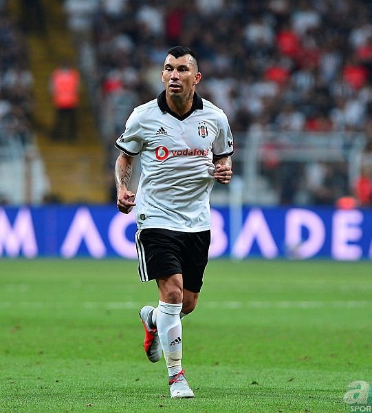 Beşiktaş yönetiminden radikal karar! 10 isimle yollar ayrılıyor