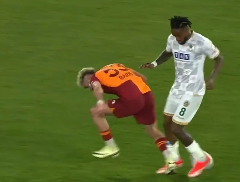 Alanyaspor kırmızı kart gördü! İşte o pozisyon... - 1