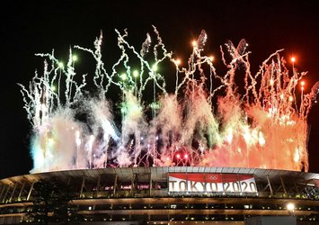 Tokyo 2020'ye görkemli veda! Türk bayrağını Busenaz Sürmeli taşıdı