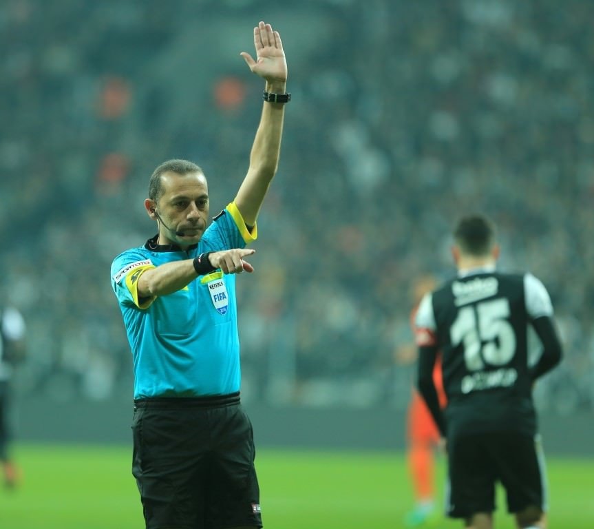 Cüneyt Çakır’a SMS yağmuru