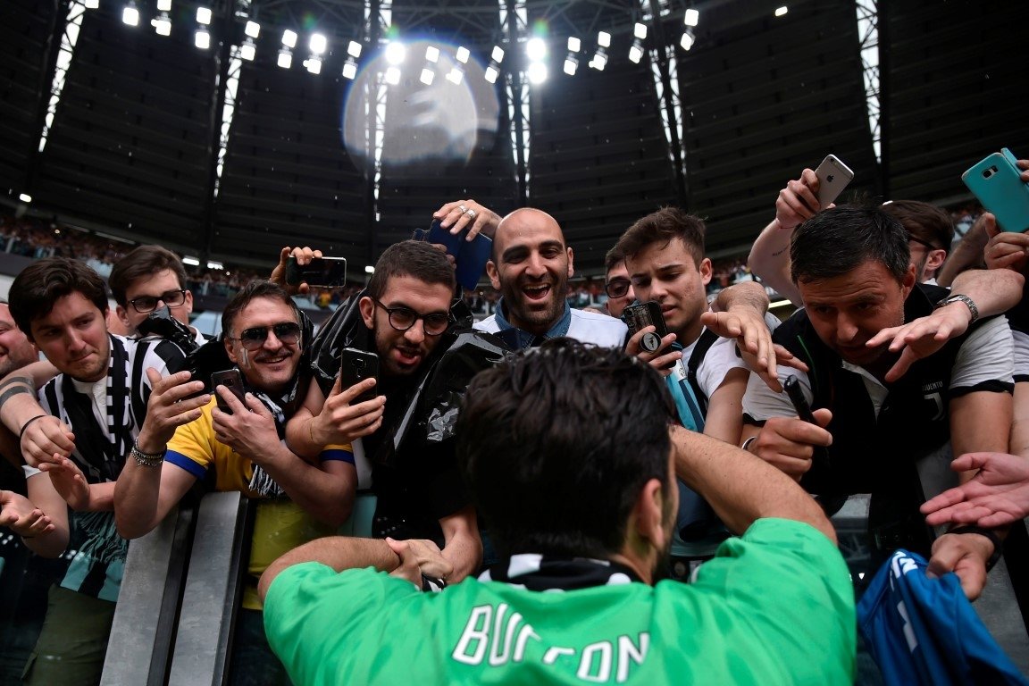 Buffon, gözyaşları içinde Juventus kariyerini noktaladı