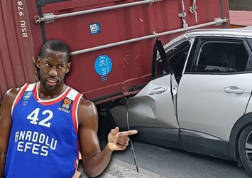 Efes'in yıldızı Dunston trafik kazasında yaralandı