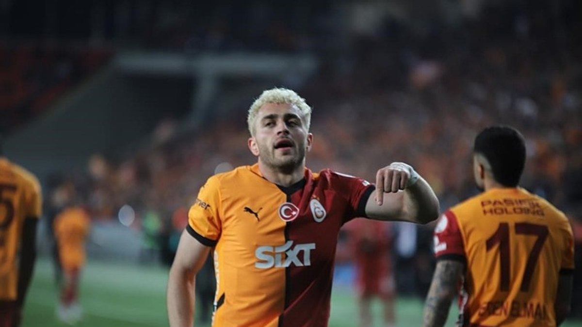 Galatasaray'ın milli yıldızı Barış Alper taraftarlardan özür diledi! İşte o görüntüler Galatasaray'ın milli yıldızı Barış Alper taraftarlardan özür diledi! İşte o görüntüler