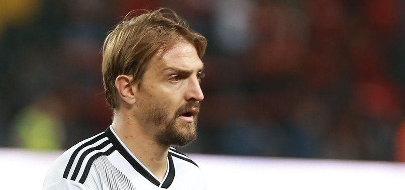 Caner Erkin yeni sezonda Fenerbahçe forması giyecek