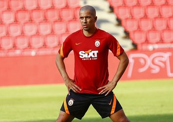 Feghouli'den flaş hareket! G.Saray'ı sildi