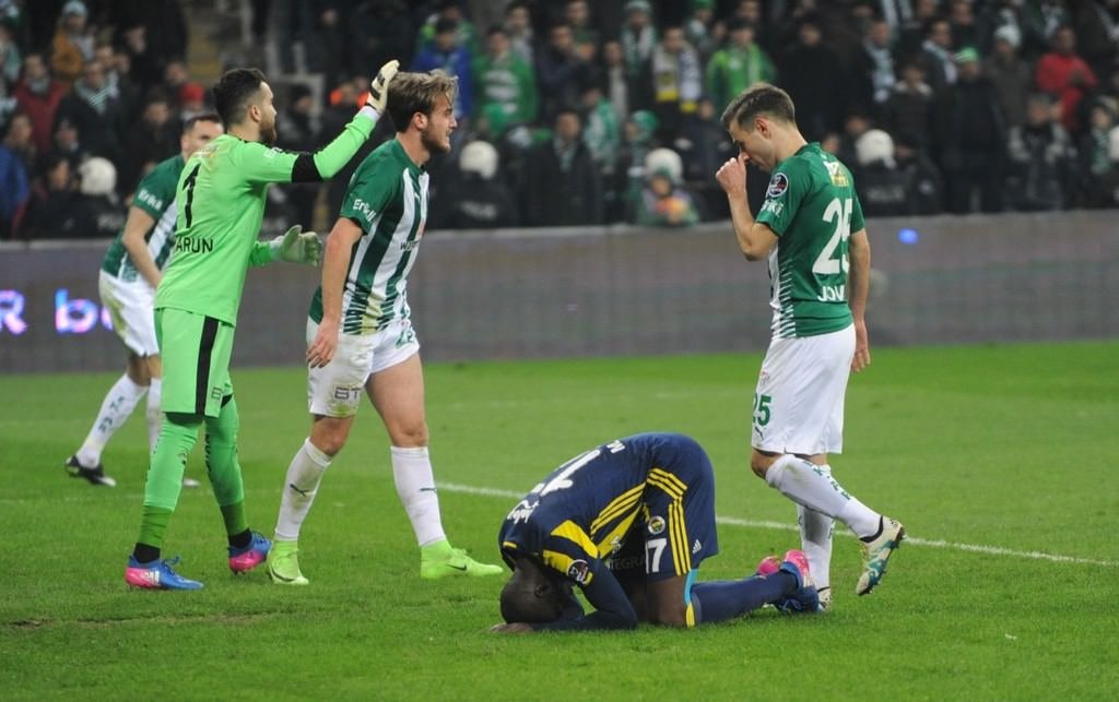 Bursaspor-Fenerbahçe karşılaşmasından kareler
