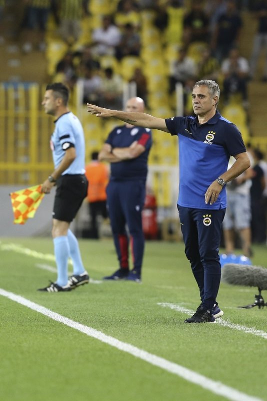 Emre Belözoğlu’ndan Ozan’a fırça!
