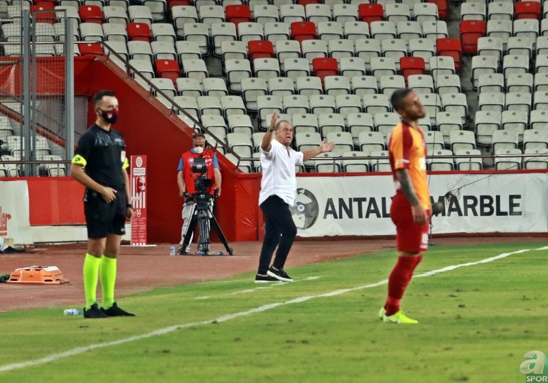 Galatasaraylı yıldıza sert sözler! Gidecekler listesinde adı 1. sırada