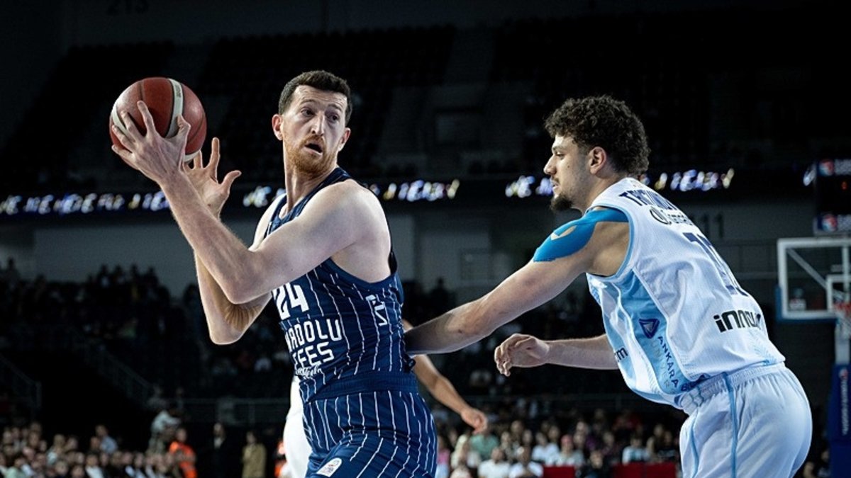 Anadolu Efes deplasmanda Türk Telekom'u yenerek yarı finale yükseldi!