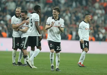 6 maçta 19 gol attı