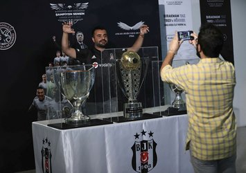 Beşiktaş'ın kupaları Ankara'da taraftarla buluştu!