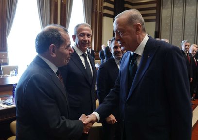 Başkan Erdoğan’dan, Özbek ve Buruk’a tebrik telefonu