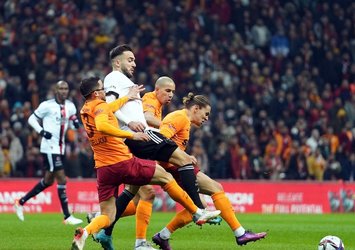 Top çizgiden çıktı! İşte derbide o müdahale...