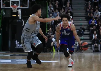 Anadolu Efes EuroLeague'de parlıyor!