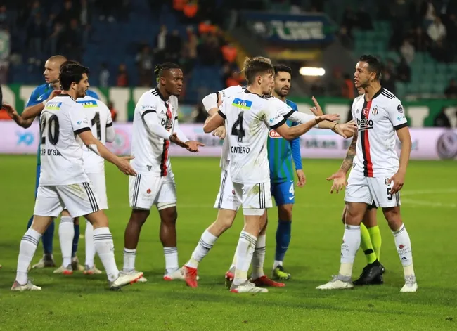 Rizespor - Beşiktaş maçında ortalık karıştı! Gökhan Gönül ve Montero kırmızı kart gördü - 1