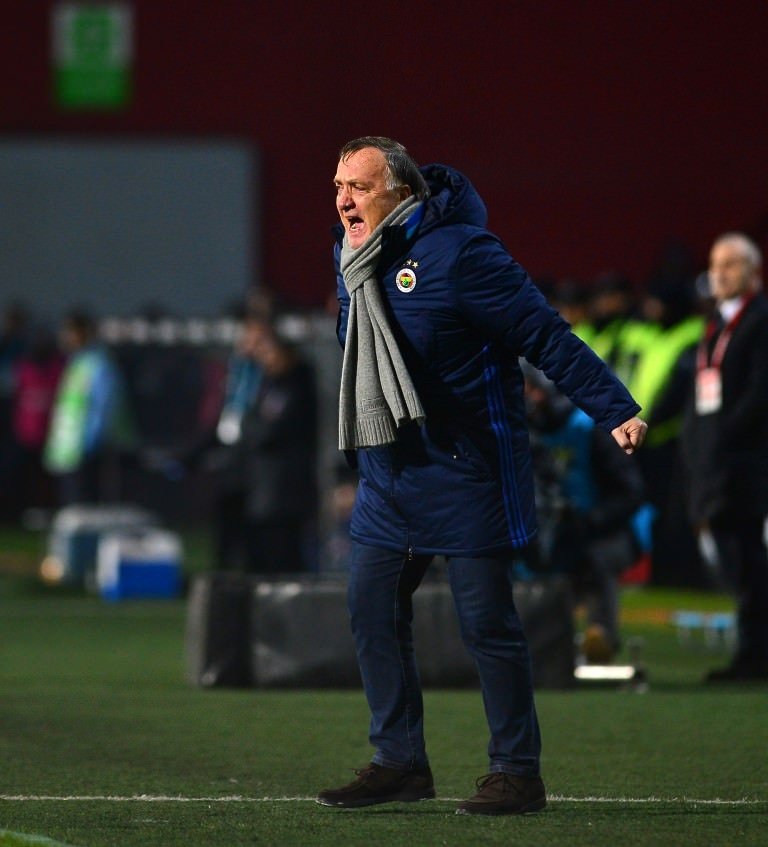 Fenerbahçe’de Advocaat paniği!