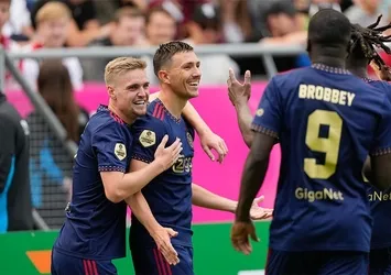 Ajax'a yan bakılmıyor!