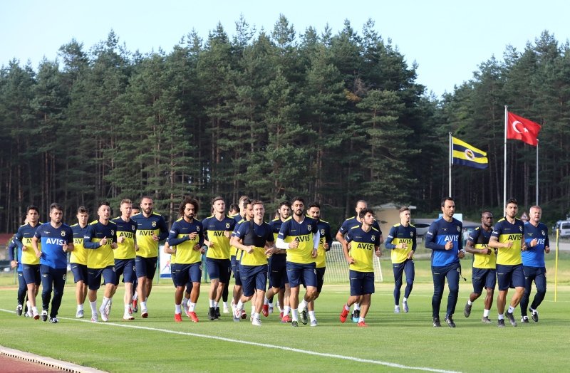 Fenerbahçe’ye 1 santrfor 1 orta saha!