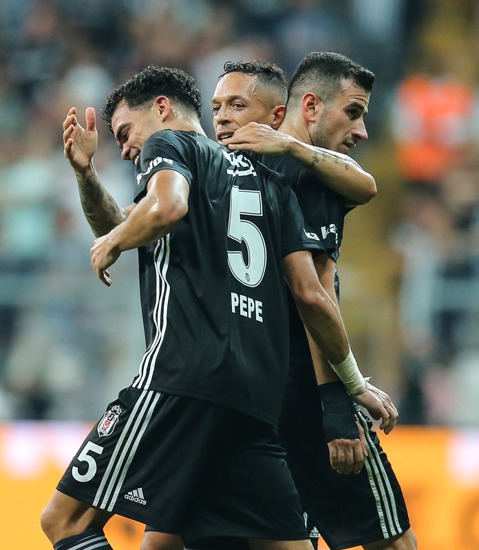 Adriano’ya Japonya’dan talip var!
