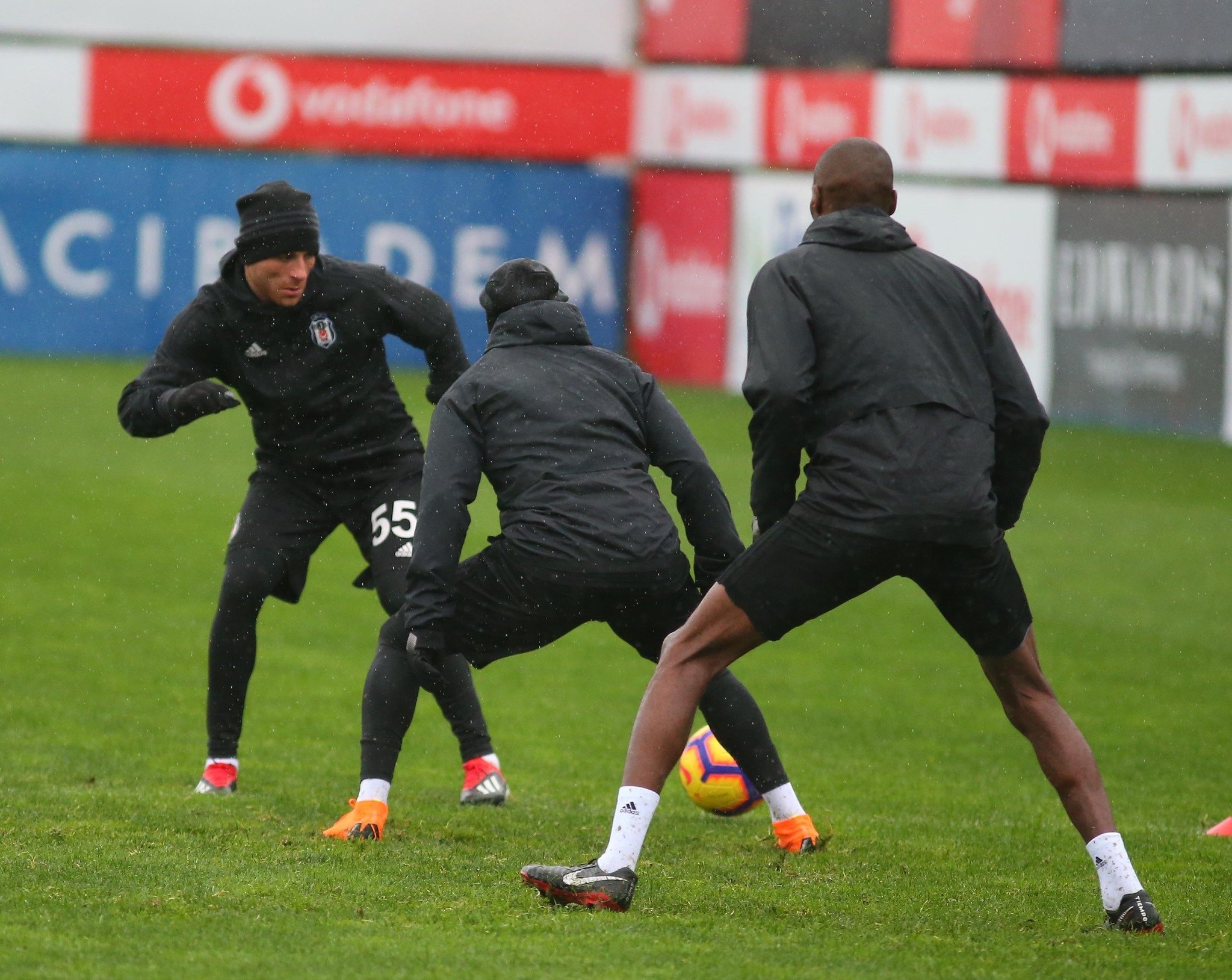 Beşiktaş’ın iki yıldızı derbide yok!