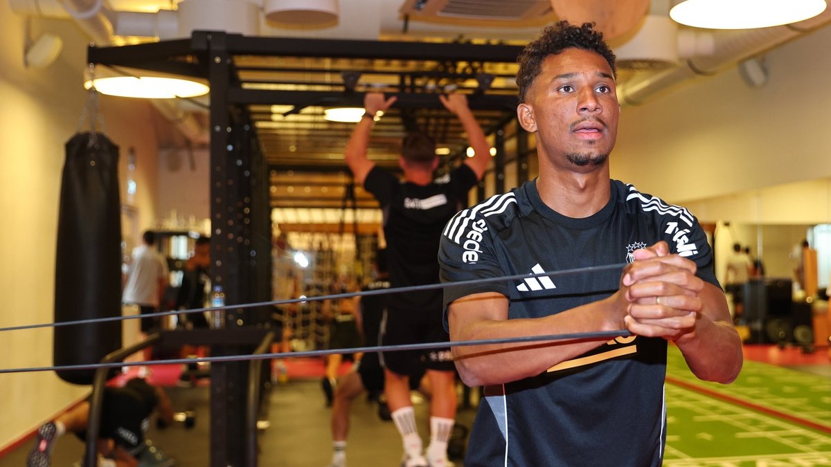 Beşiktaş yeni sezon hazırlıklarına devam ediyor! Beşiktaş yeni sezon hazırlıklarına devam ediyor!