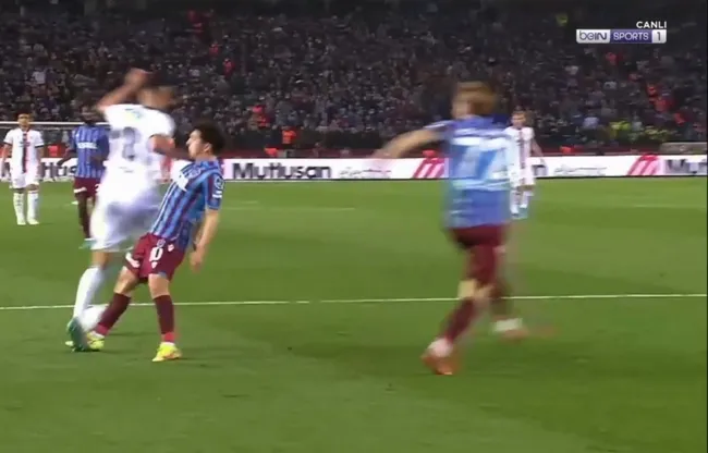Trabzonspor karşısında Beşiktaş penaltı kazandı! İşte Rachid Ghezzal'ın yerde kaldığı o pozisyon... - 2
