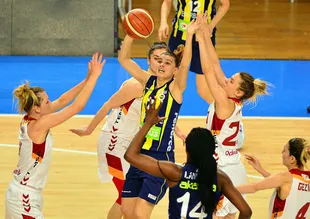 Fenerbahçe, Galatasaray'ı geçerek finale çıktı