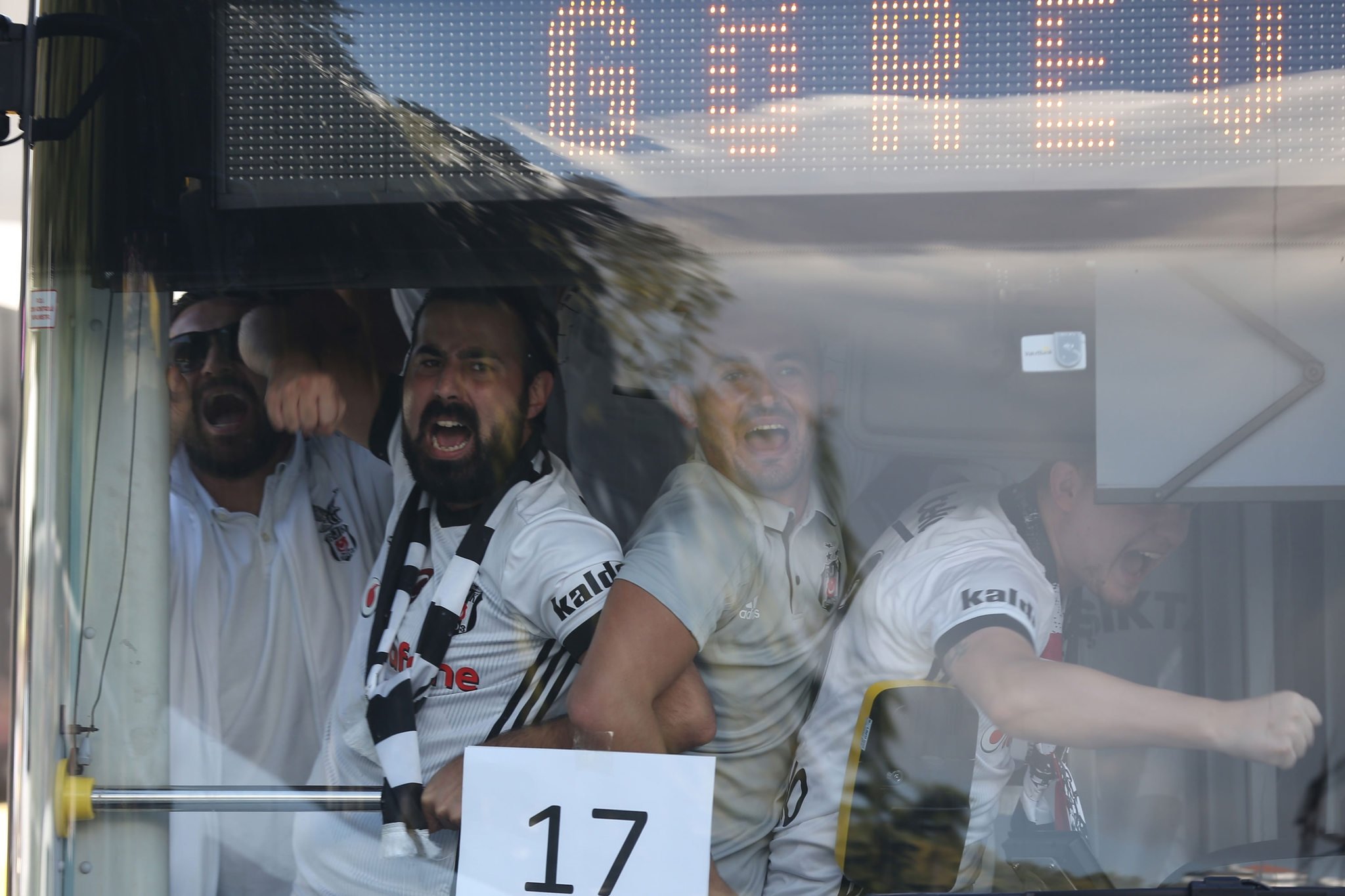 Kadıköy’de beyaz tribün!