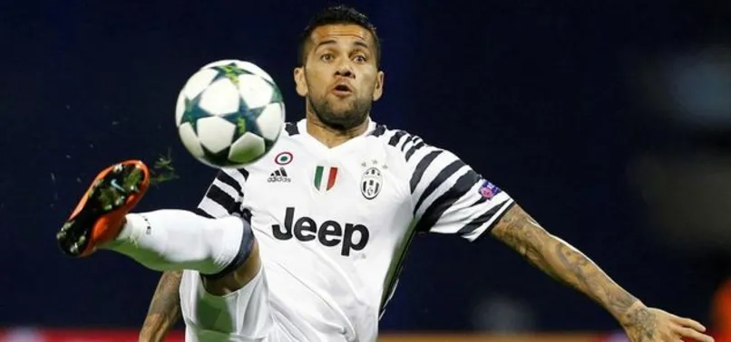 Dani Alves Juventus'a veda etti