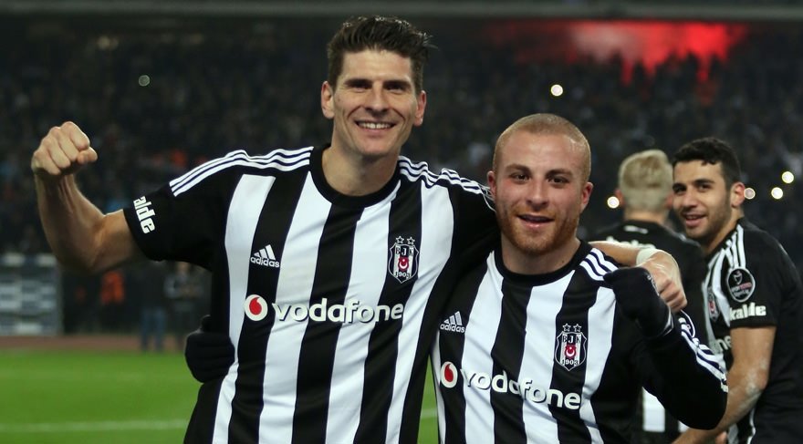Gökhan Töre ve Mario Gomez Beşiktaş’a dönüyor